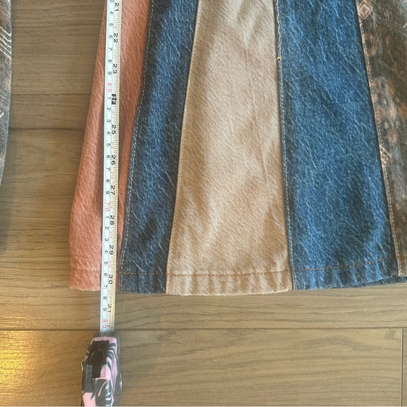 Free People we the free low rise flare “Serena”jeans! Size 26 EUC - Picture 7 of 11